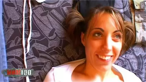 Das französische Baby Missguapa versucht einen sehr großen Dildo in ihr Arschloch zu stecken photo 02