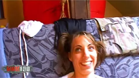 Das französische Baby Missguapa versucht einen sehr großen Dildo in ihr Arschloch zu stecken photo 03