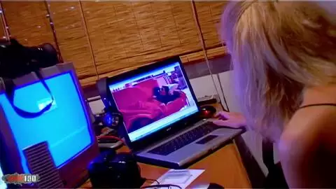 Moana Mendez & Nina Roberts having a real good time  photo 16