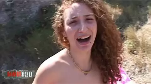 Junge spanische Rothaarige Monica Ledesma im Freien ficken - Remastered