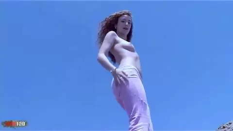 Strip am Meer mit Monica Ledesma, einer wunderschönen kleinen spanischen Rothaarigen photo 03