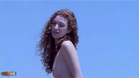 Strip am Meer mit Monica Ledesma, einer wunderschönen kleinen spanischen Rothaarigen photo 15