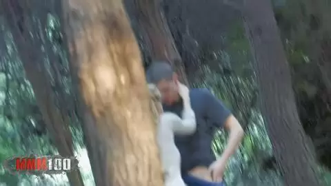 Ein Voyeur filmt einen Typen, der sich im Wald einen blasen lässt photo 7