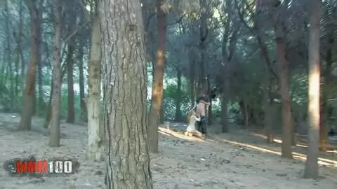 Ein Voyeur filmt einen Typen, der sich im Wald einen blasen lässt photo 10