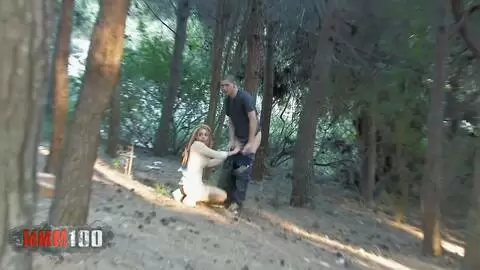 Ein Voyeur filmt einen Typen, der sich im Wald einen blasen lässt photo 16