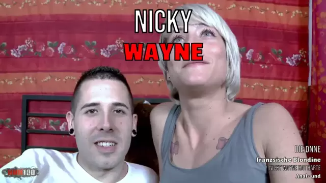 Die dünne französische Blondine Nicky Wayne hat harte Anal- und Muschi-Action mit dem spanischen Hengst Kevin White