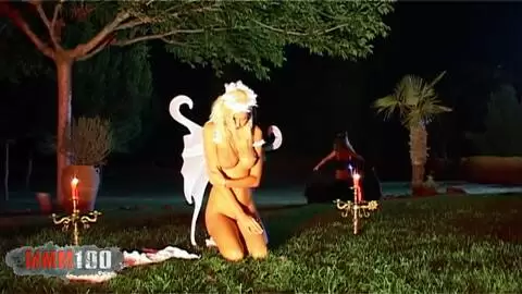 Nikky Blond und Moana Mendez in der Lesbenszene photo 16