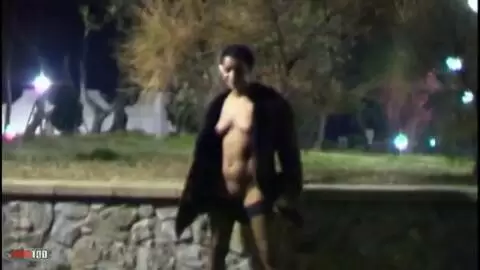 Nina Lisa pinkelt nachts auf der Straße! photo 13