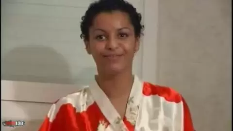 Lisa pinkelt kurz im Badezimmer photo 15