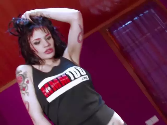Sexy französische Nina Roberts in einer heißen Szene photo 1