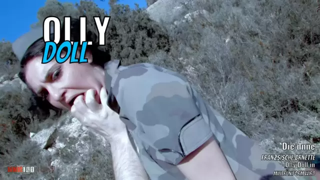 Die dünne französische Brünette Olly Doll in Militäruniform wird hart in den Arsch gefickt
