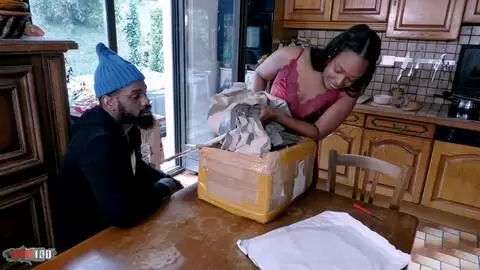 100 % schwarze Szene mit der jungen Kolumbianerin Paris, die von Django gefickt wird