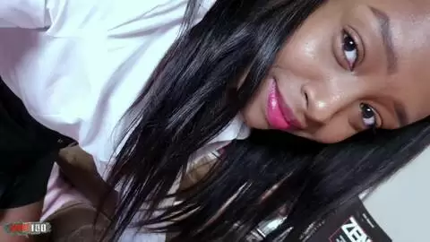 Schöner kleiner Fick vor der Webcam mit der schönen schwarzen Kolumbianerin Paris photo 01