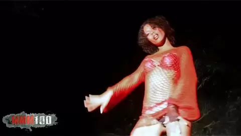 Nachtfotosession mit dem schönen französischen schwarzen Priska Farell photo 03