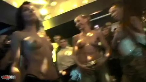 Eine Party in einer degenerierten Disco photo 08