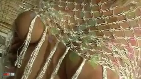 Die schöne Blondine mit den großen natürlichen Titten Raquel zieht sich um photo 03