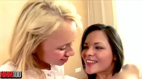 Blondine auf brunette lesbischen Verbrechen photo 16