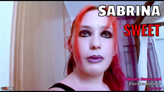 Sabrina Sweet und Paco Roca ficken auf dem Bett