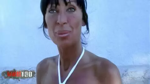 Amateur-MILF Sabrina-XX in Sofa-Session mit Samuel – große Titten und intensive Action photo 01