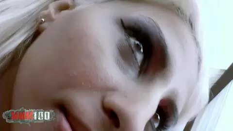 Blondine mit riesigen natürlichen Titten wird hart gefickt photo 01