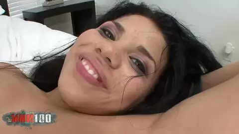 Alex Gonz verwüstet Selena Rios‘ rasierte Latina-Muschi für einen saftigen Creampie photo 16