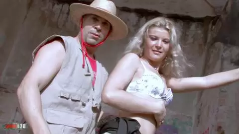 Shana Spirit und Max Cortes ficken richtig hart im Freien photo 03