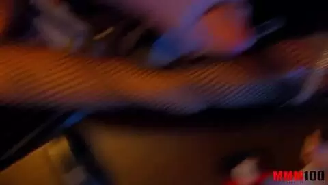 Eine Fetischist filmt sein Küken, während sie ihn saugt und er ihn auf die Strümpfe dreht photo 14