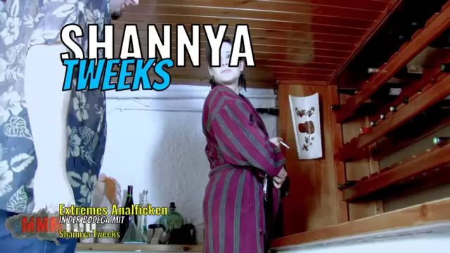 Extremes Analficken in der Bodega mit Shannya Tweeks
