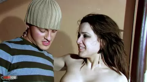 Shannya Tweeks Doppelpenetration in einer Bar, um ihre Rechnung zu bezahlen photo 16