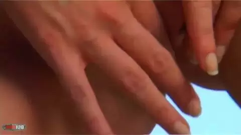 Die wunderschöne französische Blondine Starla Candy macht einen Striptease an einem See photo 11