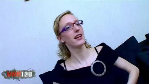 Starla Candy Blonde French Mance lässt ihren Arsch von Terry Kemaco älter auf Sofa gefickt photo 01