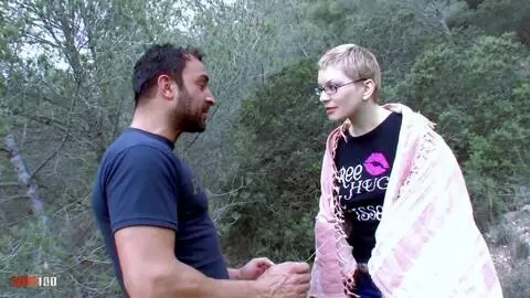 Steph Debar wird von Jorge Fernandez im Freien in den Arsch gefickt