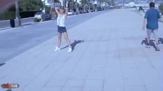 Die hÃ¼bsche, zierliche tsch...