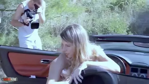 Fotosession im Freien mit der großartigen kleinen tschechischen Blondine Suzana photo 01