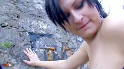 Schöne Brünette in engen Leggings wird auf einem Dock von einem Militärmann gefickt photo 06