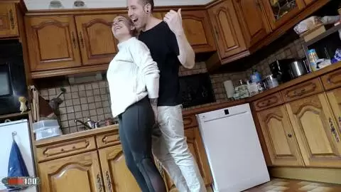 Die wunderschöne vollbusige spanische blonde MILF Tania Villalobos wird in der Küche gefickt photo 01