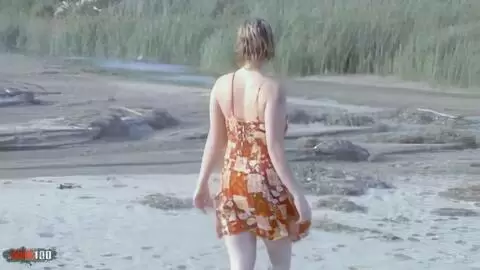 Sensationeller Striptease der hübschen blonden Tigra, die sich am Meer auszieht und völlig nackt endet photo 06