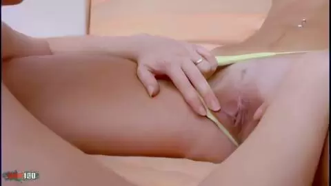 Die französische MILF Tigra hat Spaß mit Noemi, einer tollen kleinen Polin photo 06
