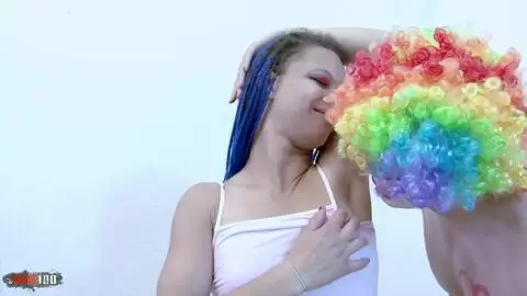 Ein sehr perverser alter Clown fickt die junge Ashley Luvbug photo 10