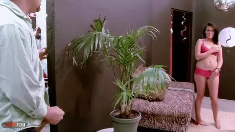 Die hübsche Brünette Ashli Ames wird von einem älteren Perversen gefickt photo 01