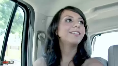 Die schöne Brünette Alana Leigh fickt einen dicken Schwanz mit Sperma auf die Brüste.
 photo 02