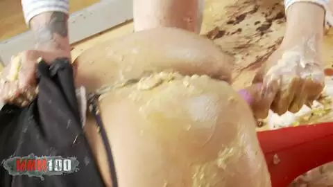 Eva May & Mai Bailey Zwei vollbusige Babes in einer Foodporn-Lesbenszene photo 09