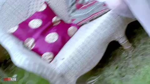 Holly James und Lou Lou Blondes mit großen Brüsten, die von Paul Chaplin im Garten gefickt werden photo 04