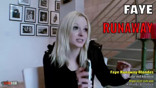 Faye Runaway Blondes Babe mit kleinem Körper lässt sich von Nathan Big Black Cock Interracial den Arsch zerstören