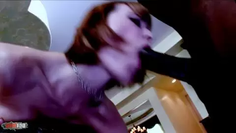 Dana Dearmond Redhair Babe in Dessous nimmt Ricos starken großen schwarzen Schwanz tief in ihren Arsch, interrassisch photo 05