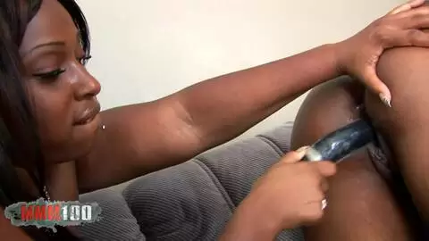 Angel Eyes A und Skyy Black in einer intensiven Lesbenszene aus Ebenholz photo 14