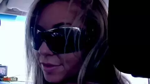 Saschas großer Schwanz Deepthroats Lacy Hollidays natürliche blonde Muschi photo 03