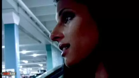 Schlanke Brunette aufgegabelt und fuer Sex bezahlt, POV-Blowjob und Facial photo 2