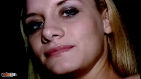 Leah Wilde in einer Hardcore-Szene - Junge dünne Blondine steht mit Sascha und Dex zwei großen Schwänzen gegenüber! photo 02