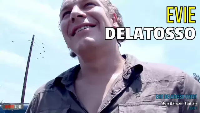 Evie Delatosso feiert den ganzen Tag an Jerry